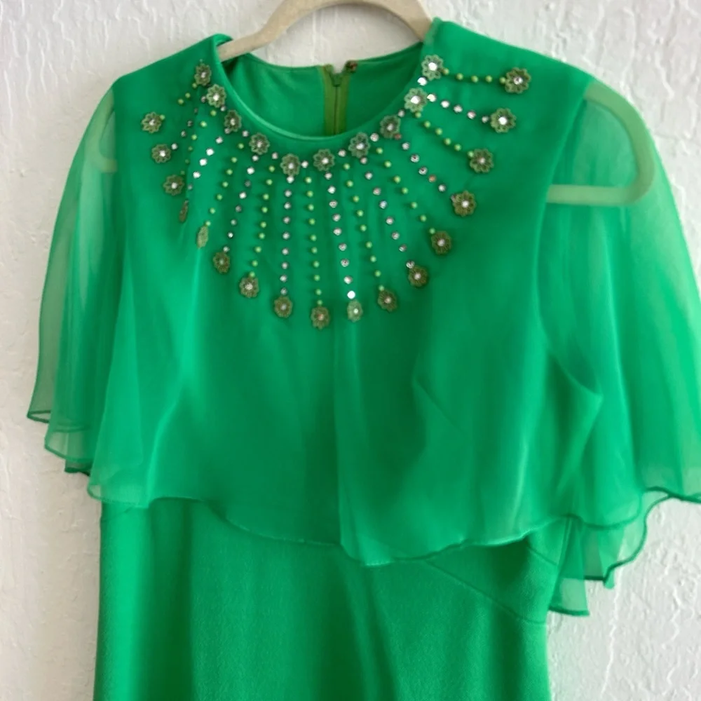Vintage Green Cape Dress with Embellished Neckline - Picture 4 of 7